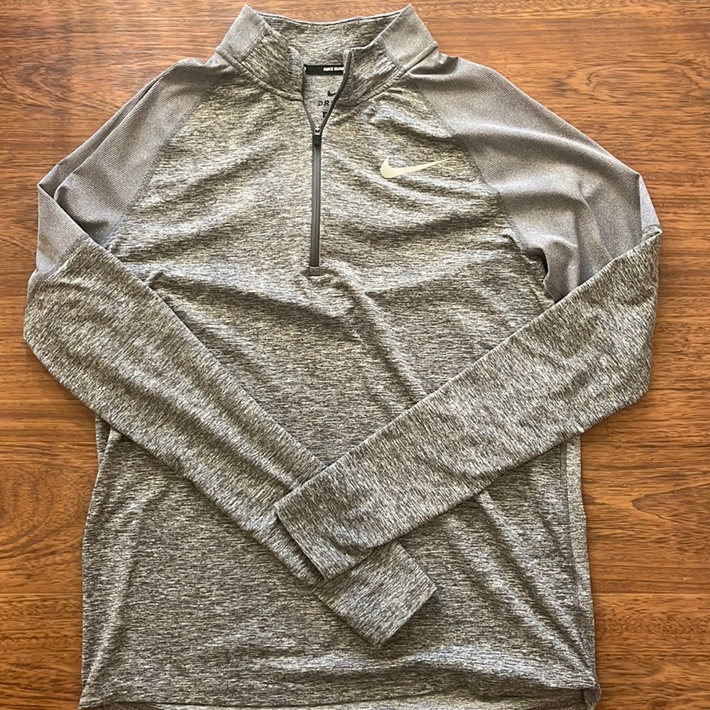 Nike Running Men’s Dri-Fit lightweight zip up coat. Size Medium Grey